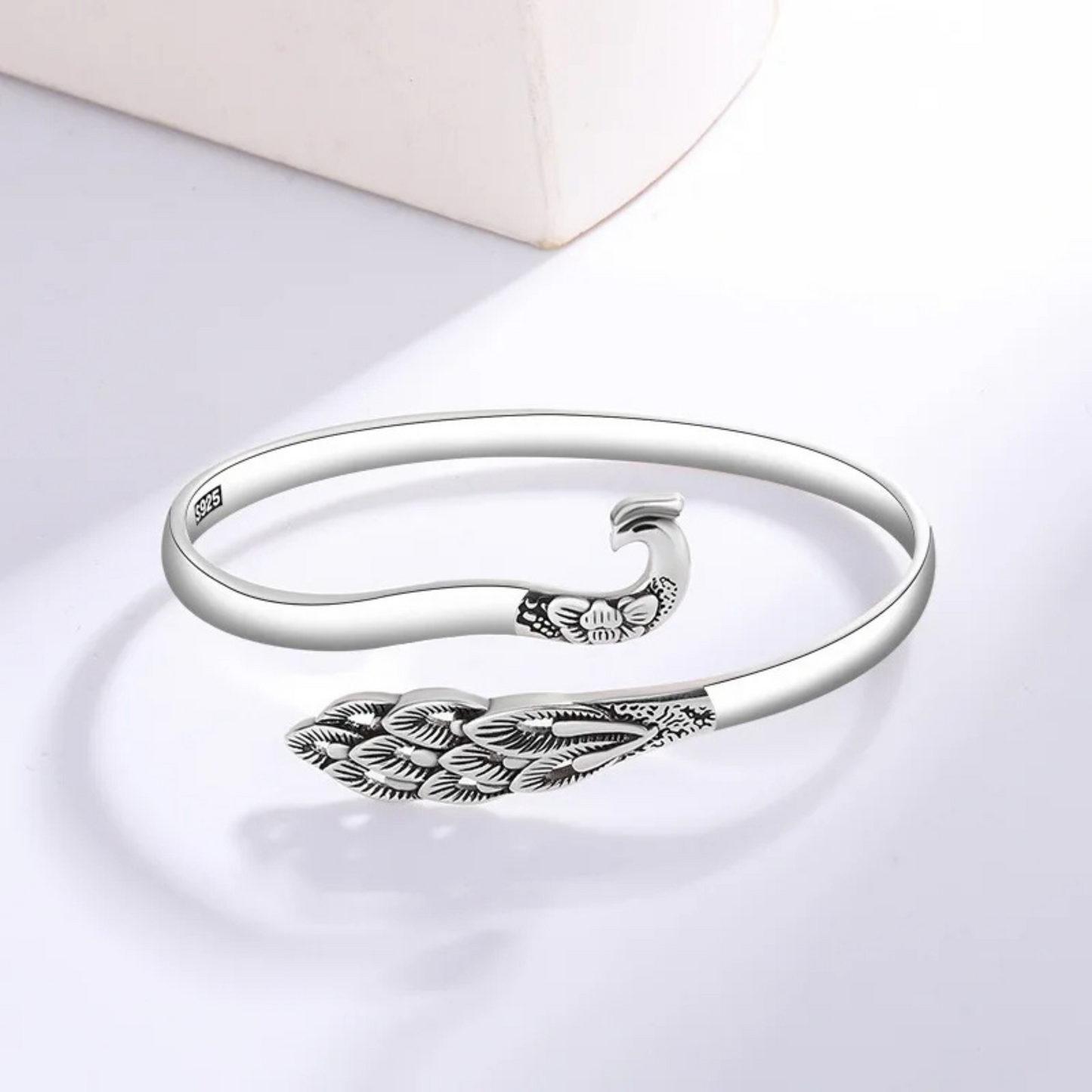 Königliches Pfauenarmband