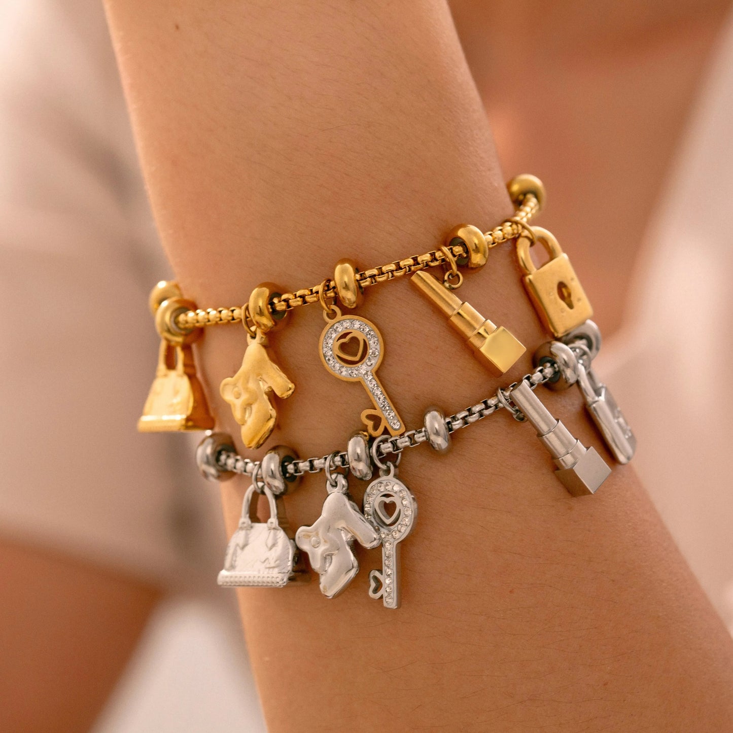 Atelier Charm Armband: Eleganz in jedem Detail