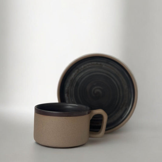 Rustikale Ton-Tasse: Handwerkskunst für Genießer