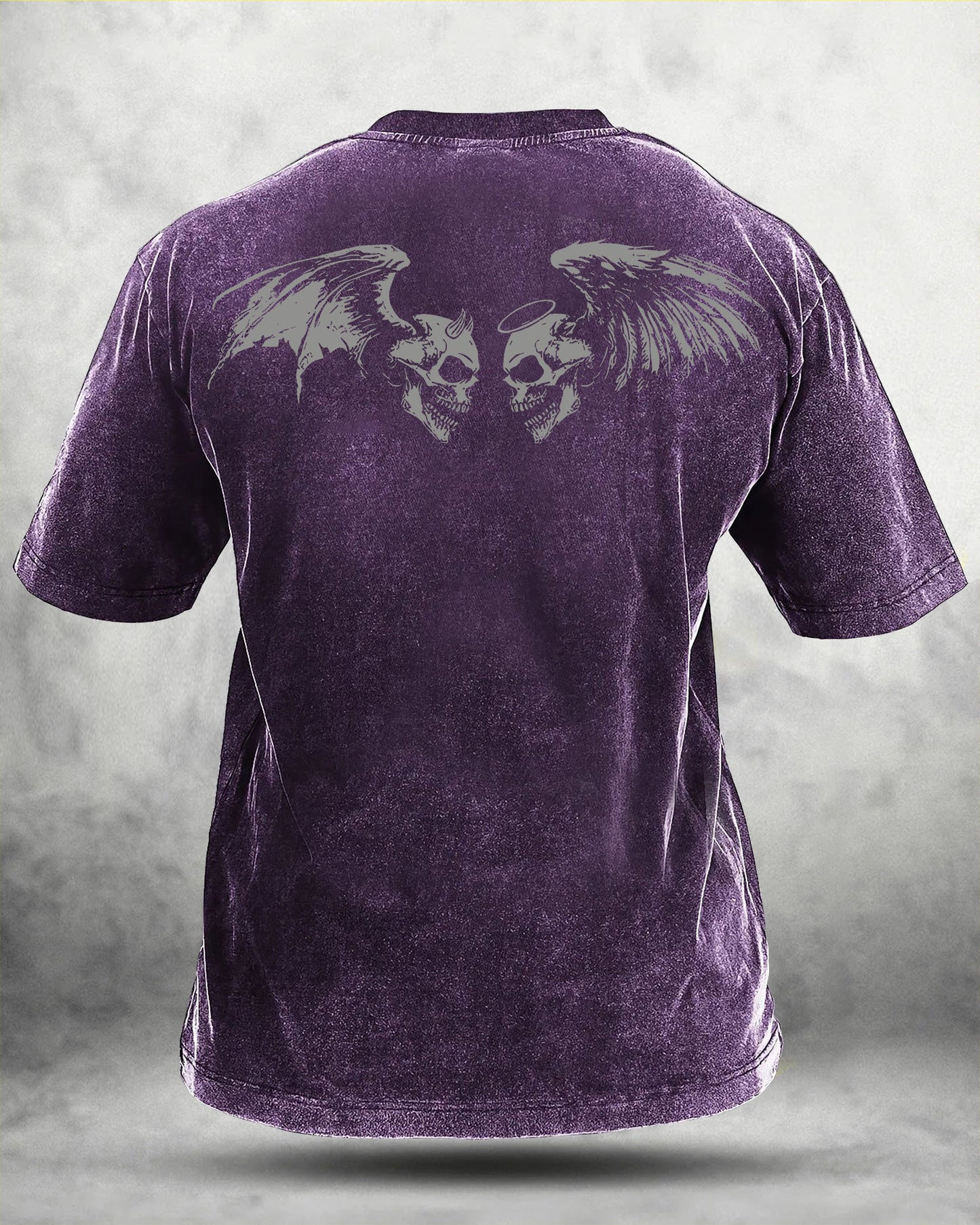 SKUL WING: Vintage-Style T-Shirt mit Flair