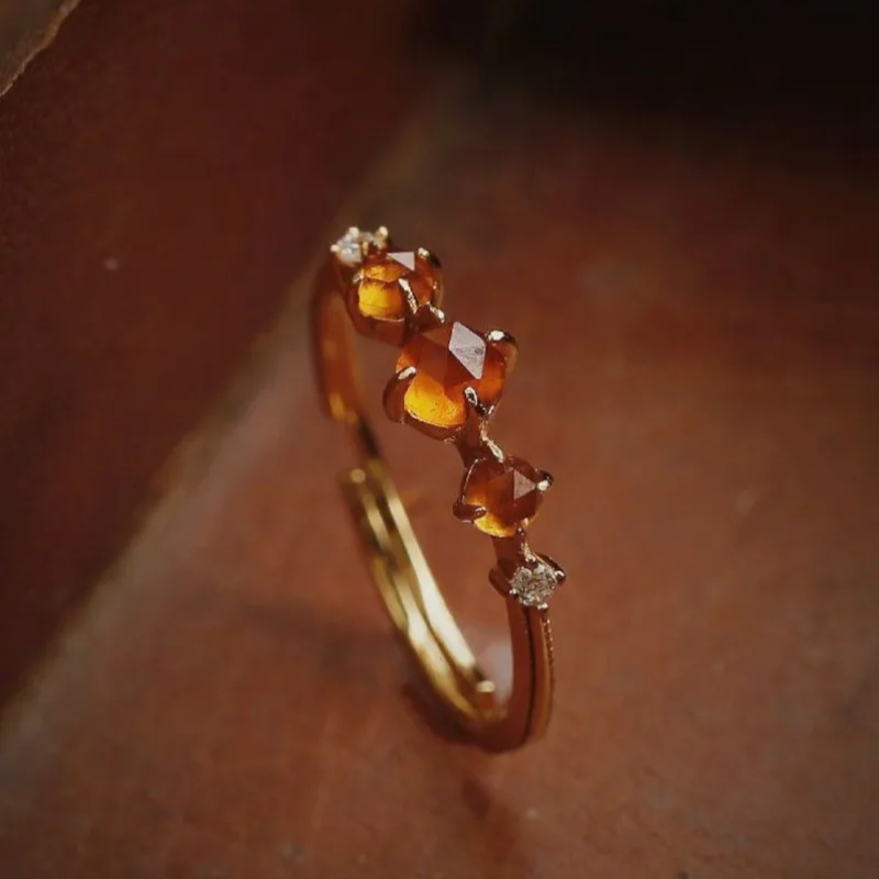 Aurelia Ember Ring: Eleganz in Glanz