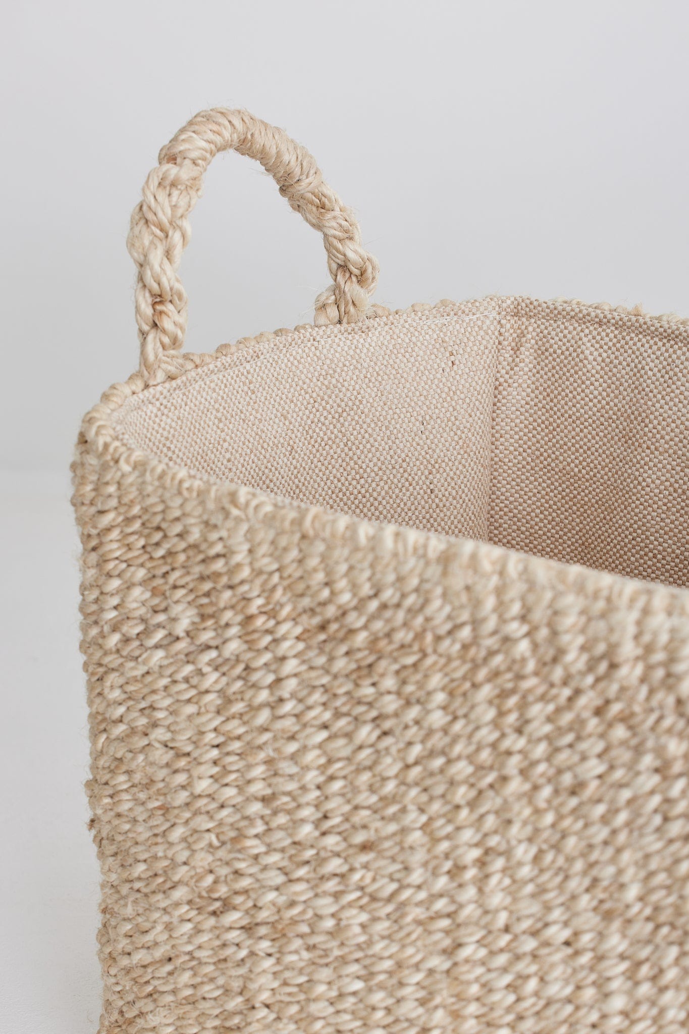 Rani Korb - Eleganz in der Mitte