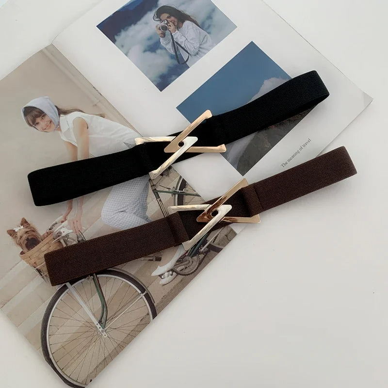 Viara V-Buckle Taillengürtel – Eleganz trifft auf Funktionalität