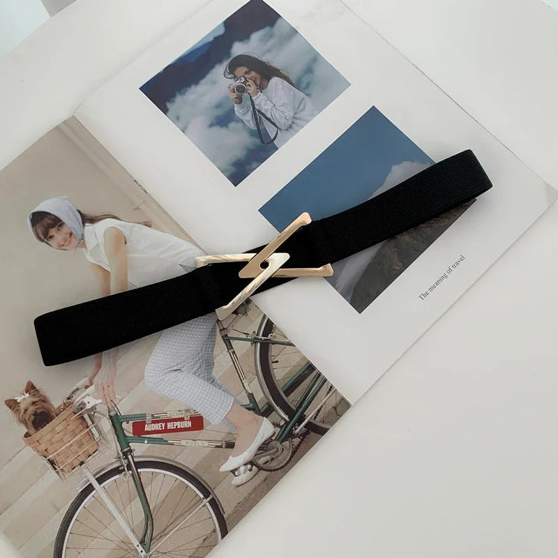 Viara V-Buckle Taillengürtel – Eleganz trifft auf Funktionalität