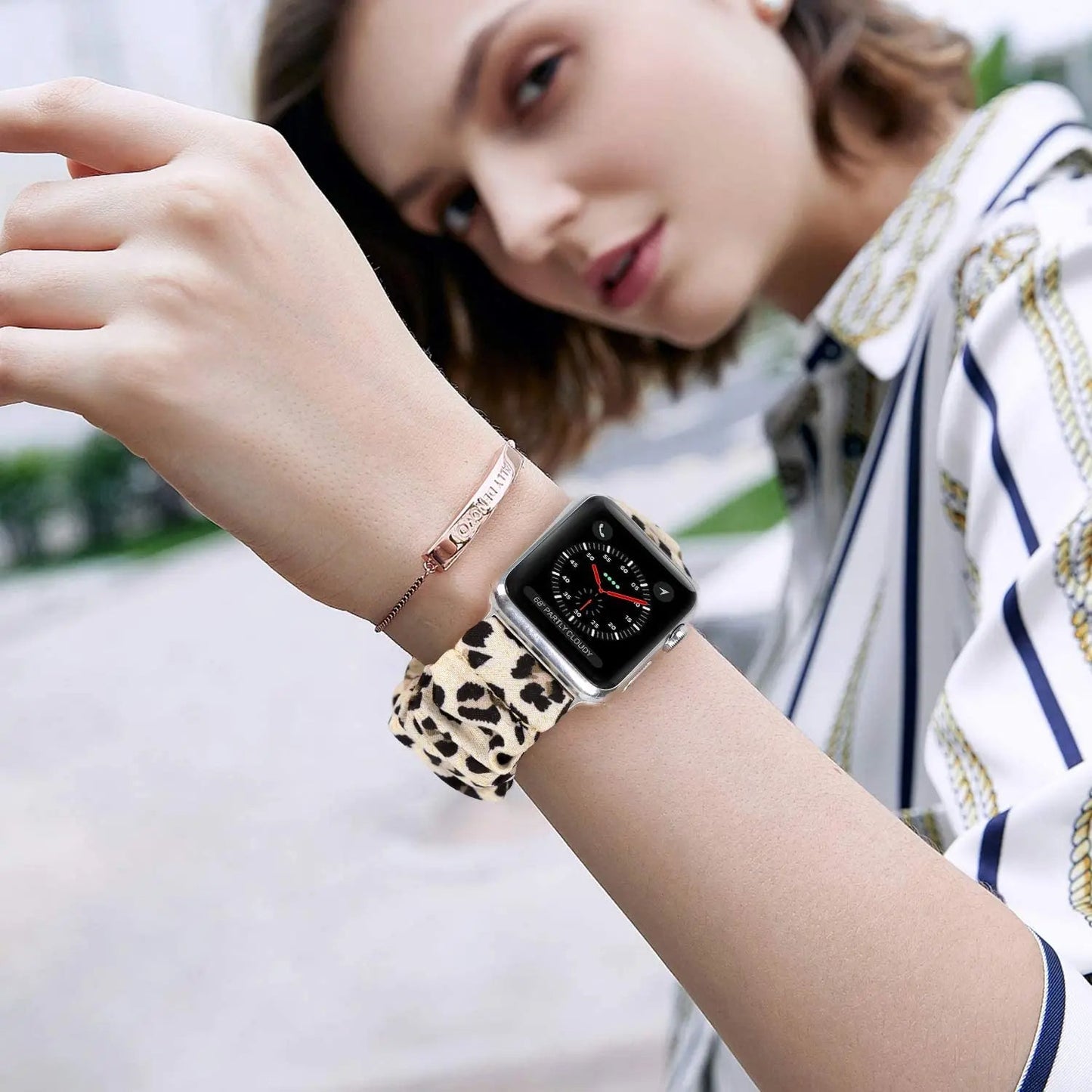 Elegantes Bella Scrunchie Loop Armband für Apple Watch