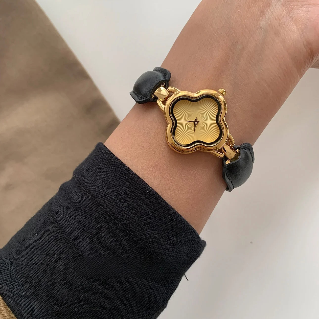 Regalia Vierblatt-Uhr: Zeitlose Eleganz in Perfektion