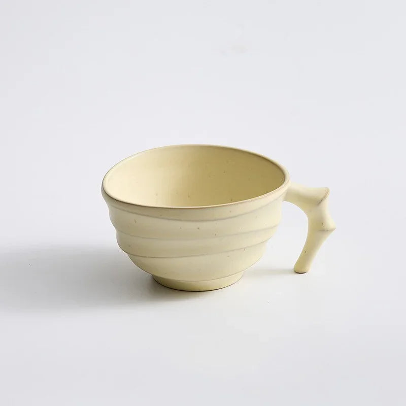 Exquisite Tasse mit Knochengriff – Handgefertigtes Meisterwerk