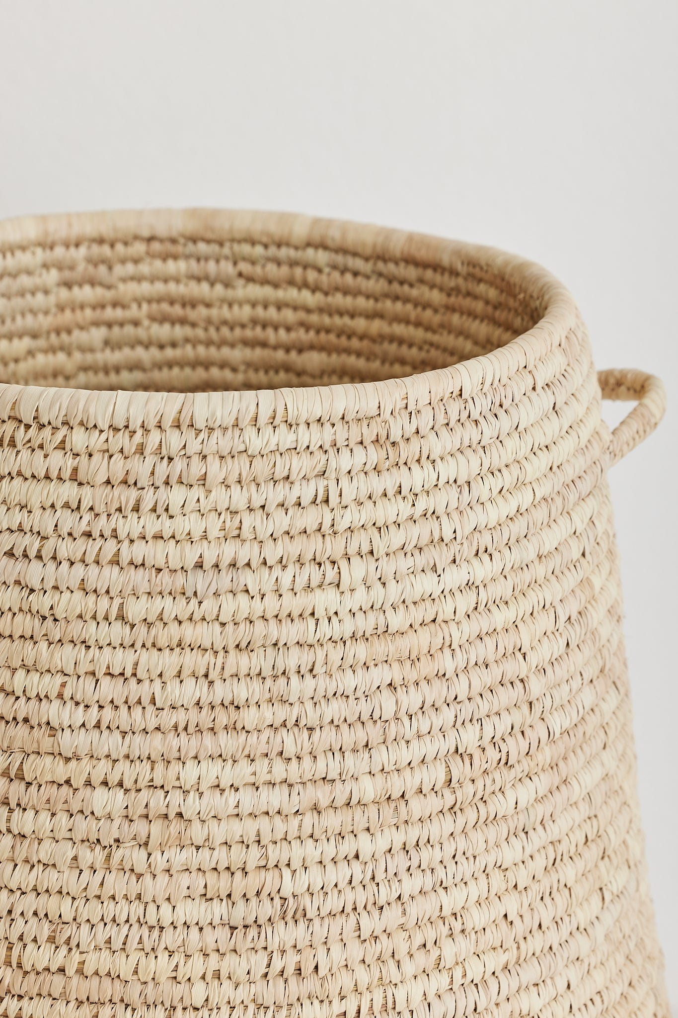 Mira Korb - Eleganz in Großformat