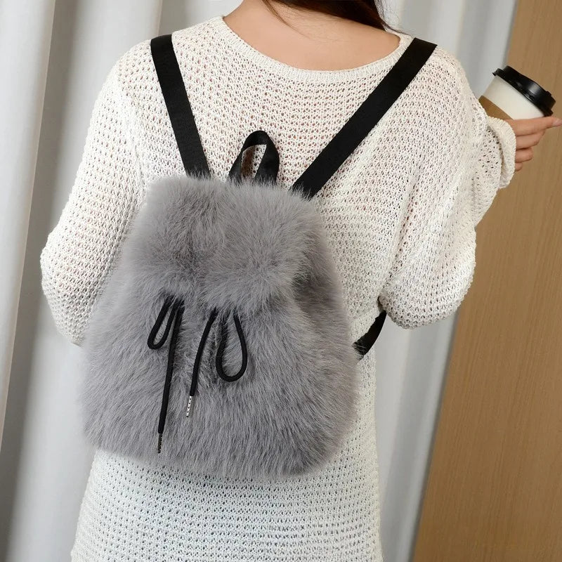 Plüsch-Theorie: Edler Kunstfell-Rucksack