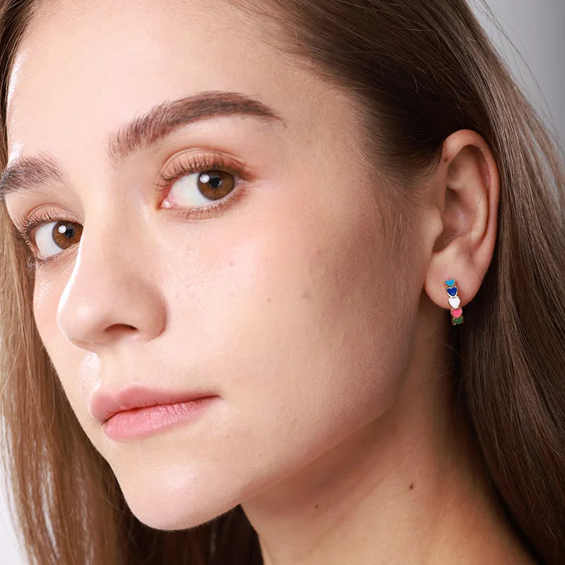 Prismatische Herz-Creolen: Eleganz in Vollendung