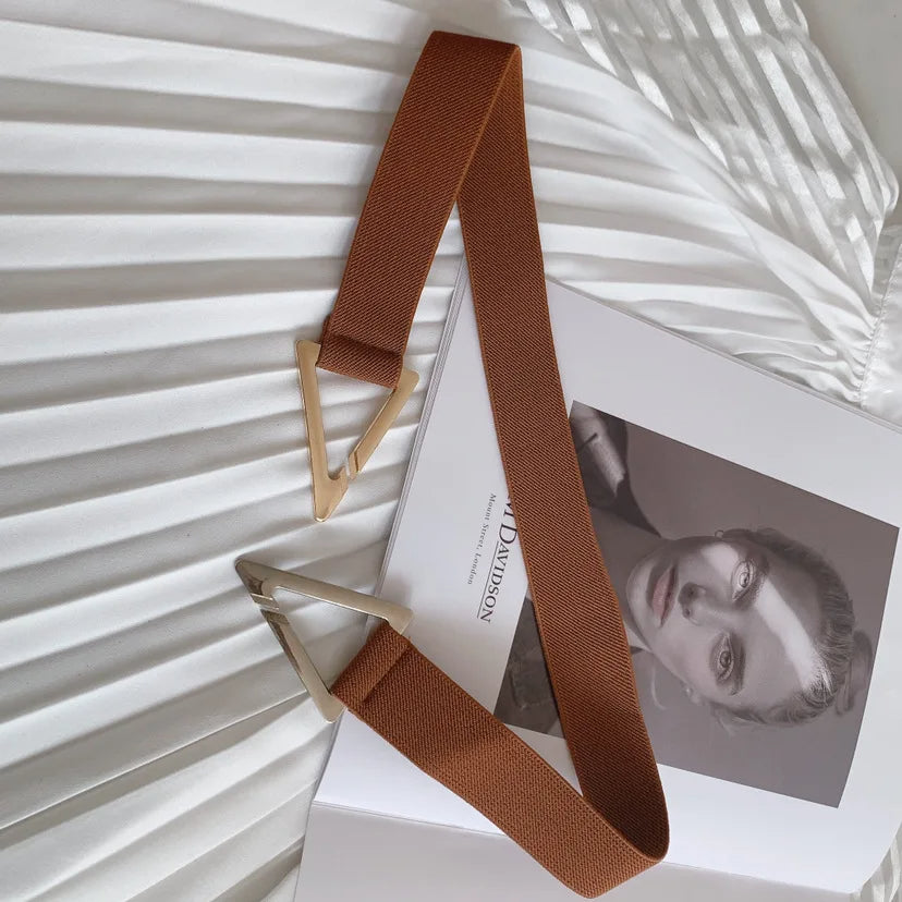 Viara V-Buckle Taillengürtel – Eleganz trifft auf Funktionalität