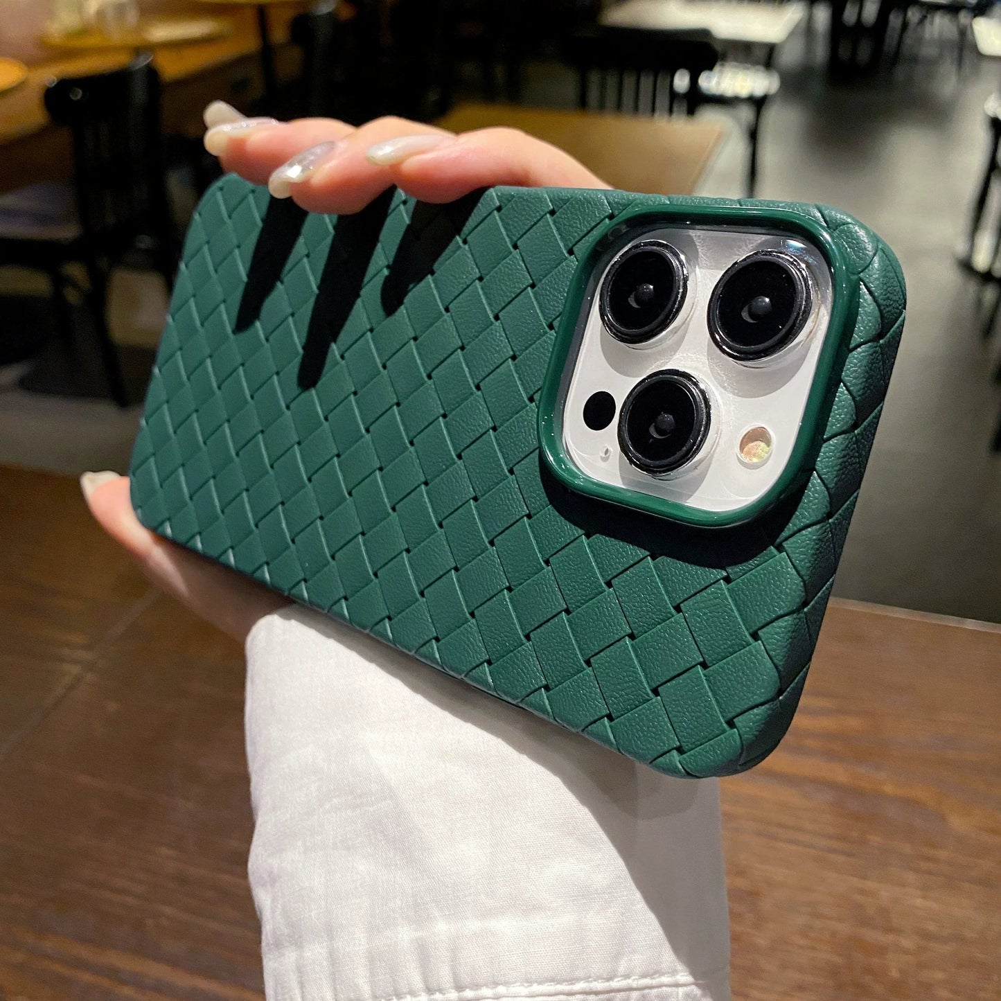 VeraGuard Woven Series: Elegante iPhone-Hülle für höchsten Schutz