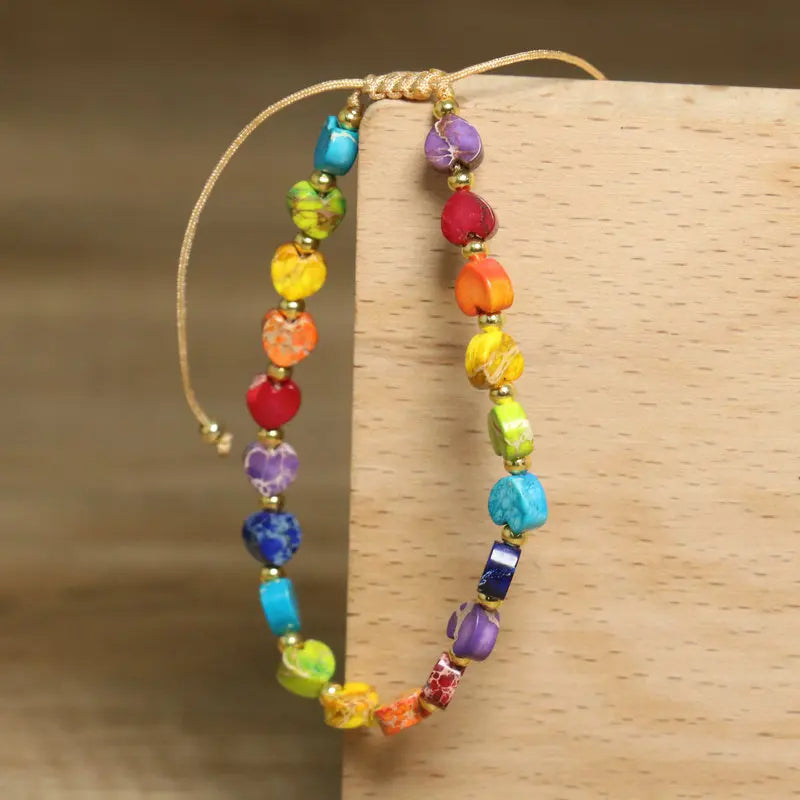 Herzlinien-Armband aus edlen Steinen