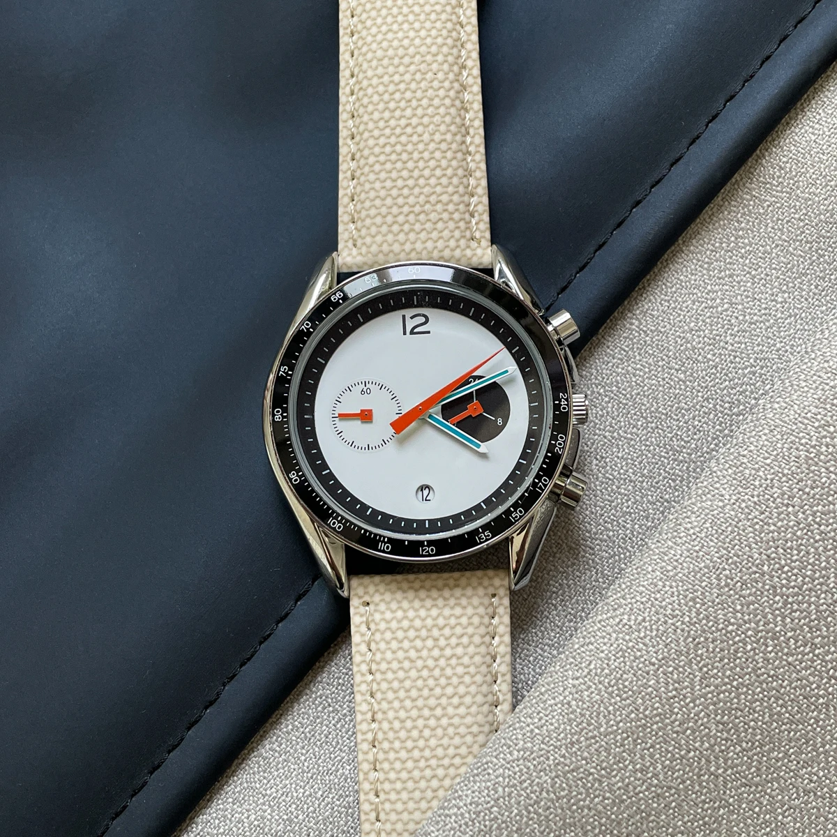 Eleganter Chronograph mit Unterzifferblatt