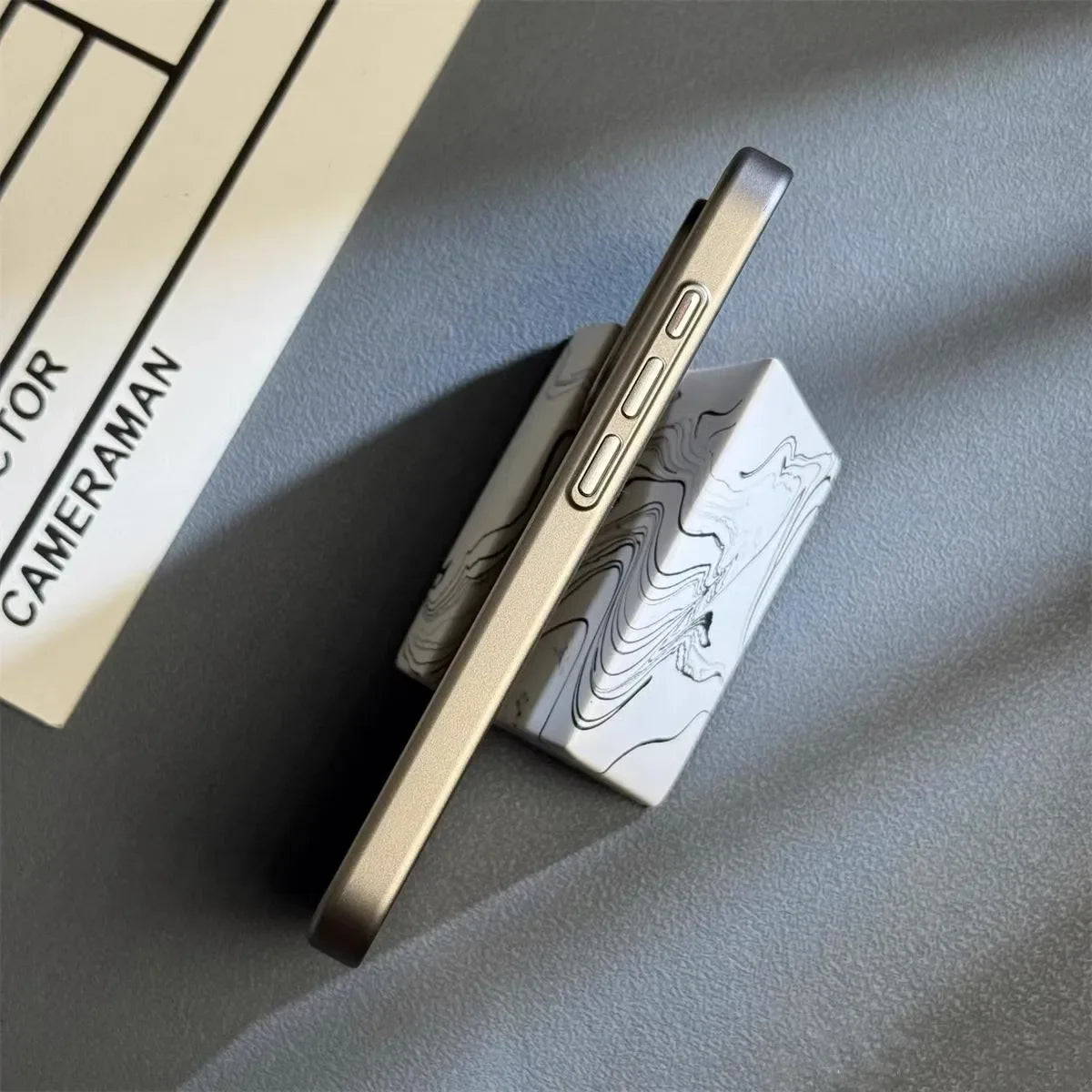 Titanium Shield Pro: Elegante iPhone-Hülle für höchsten Schutz