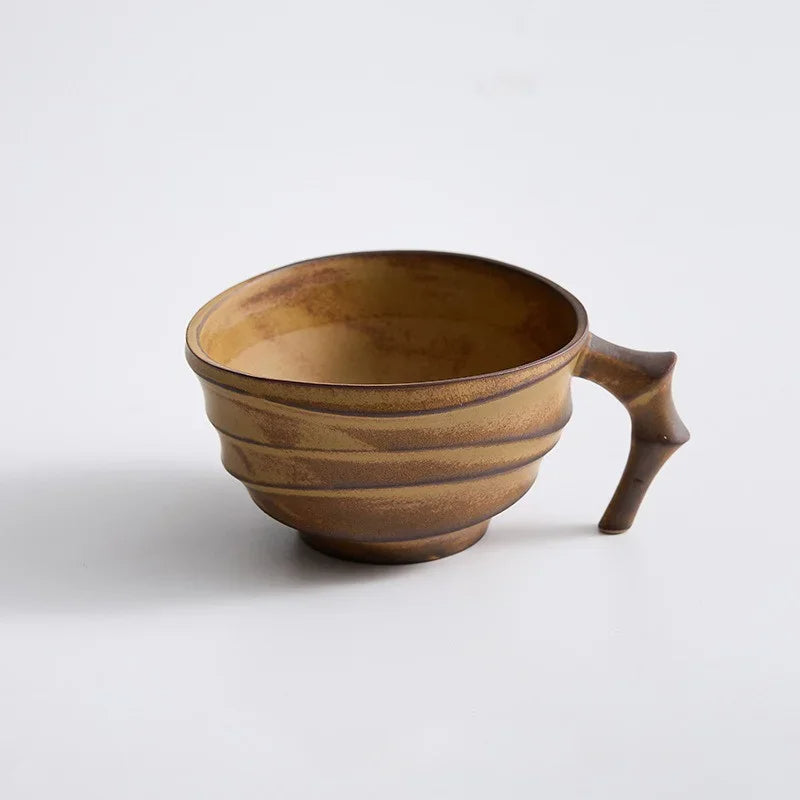 Exquisite Tasse mit Knochengriff – Handgefertigtes Meisterwerk