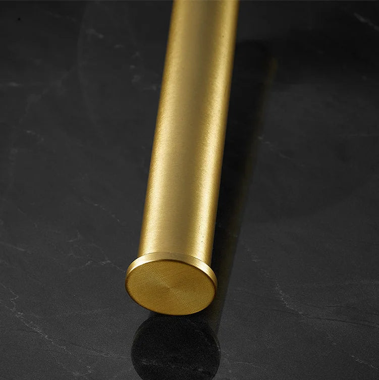 „Eleganter Küchenpapierhalter aus Marmor und Gold“