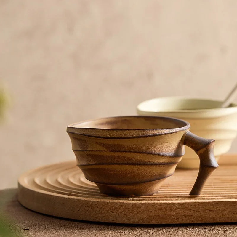 Exquisite Tasse mit Knochengriff – Handgefertigtes Meisterwerk