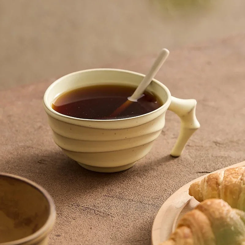 Exquisite Tasse mit Knochengriff – Handgefertigtes Meisterwerk