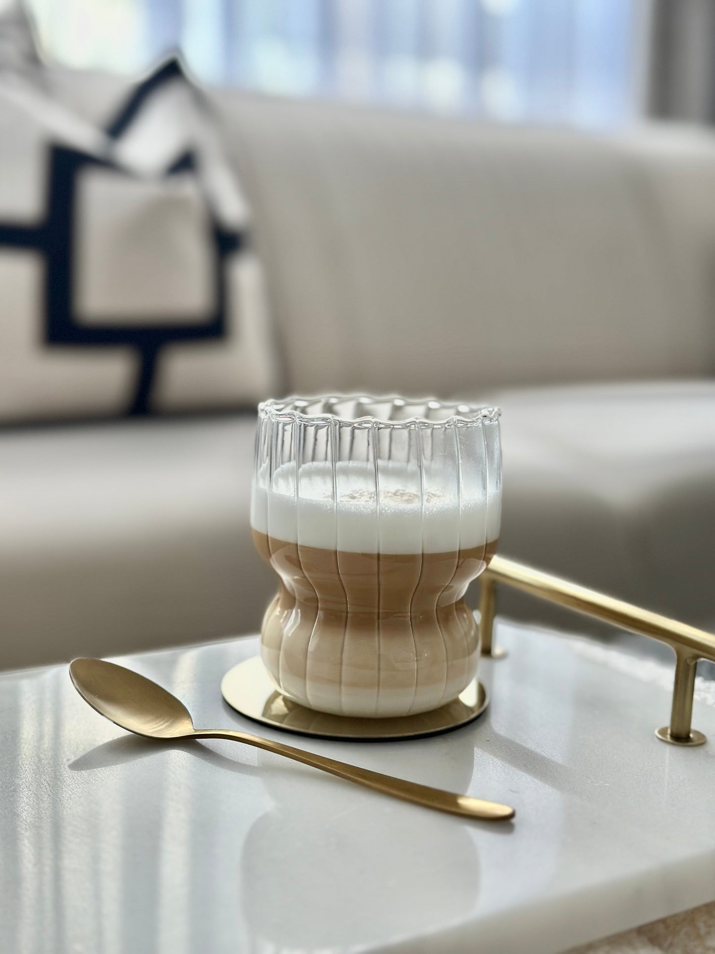 „Dawn Cup – Eleganz für den perfekten Start in den Tag“