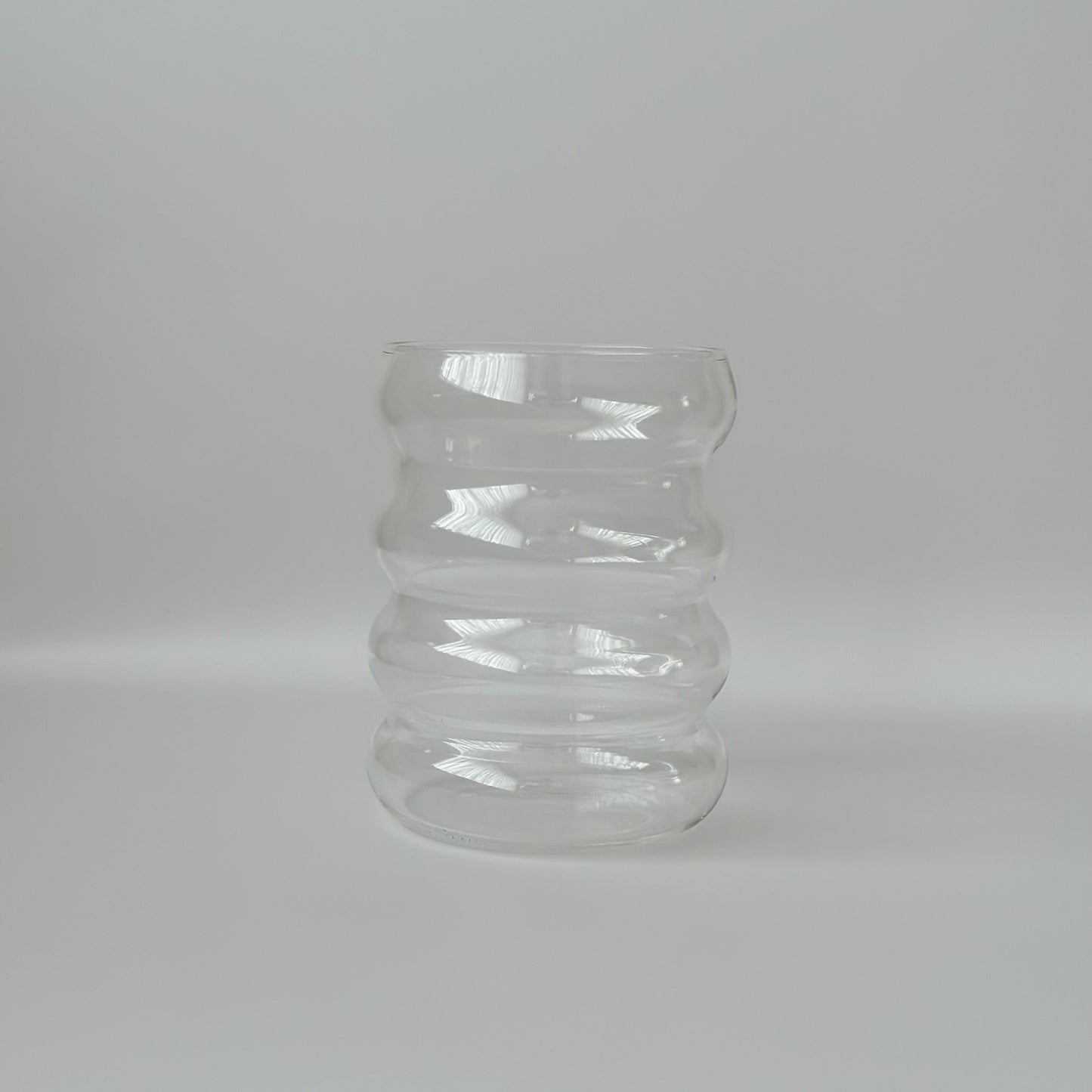 Aurora Glas: Eleganz in Licht und Form