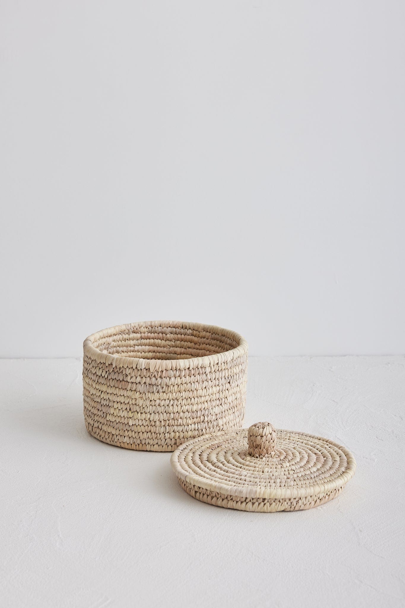 Eleganter Buna Korb mit Deckel – Mittelgröße