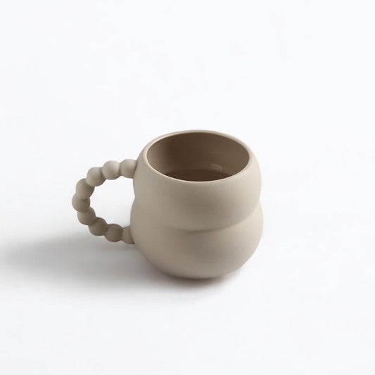 Eleganter Perlengriff-Becher