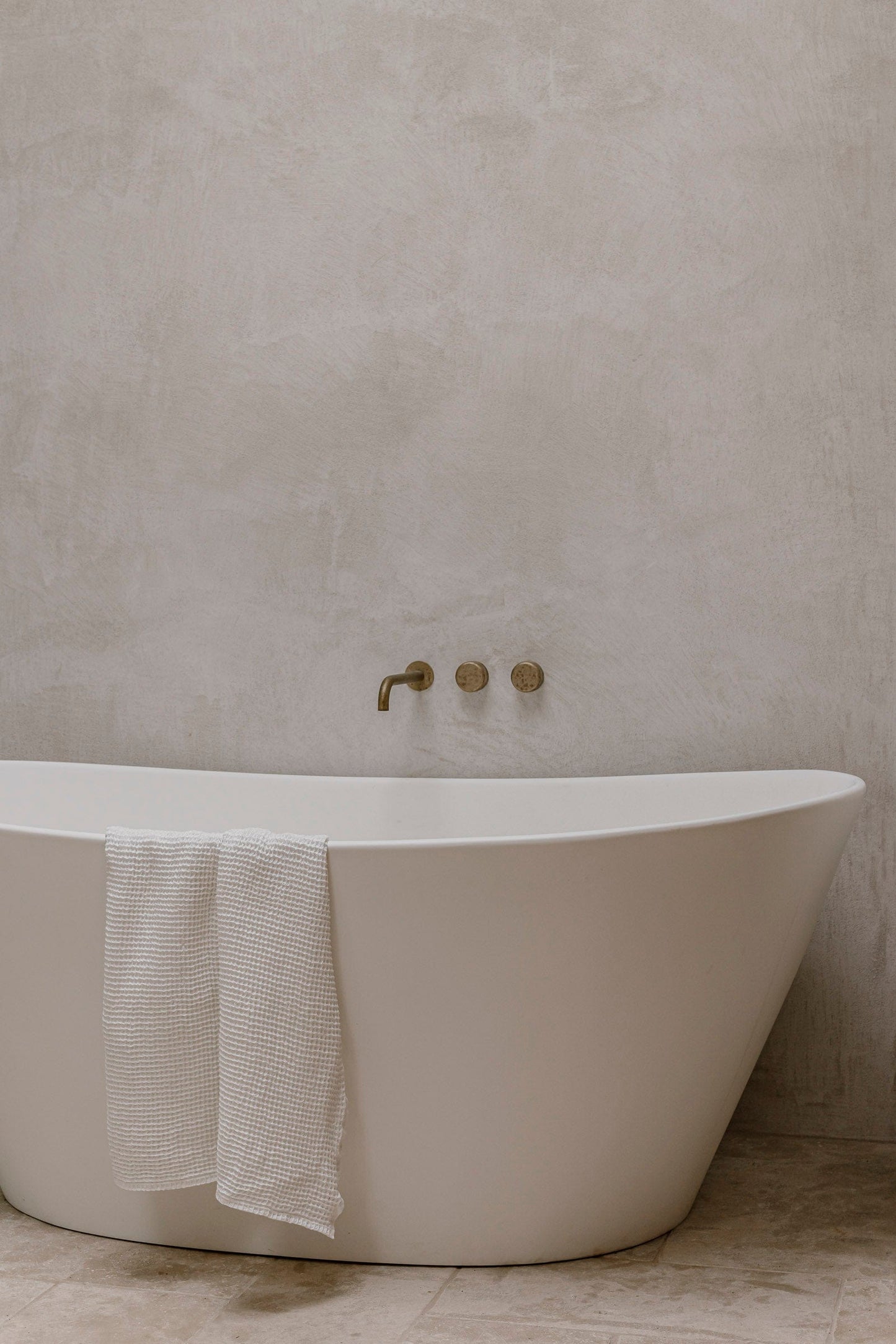 Elegantes Handgewebtes Badetuch in Weiß