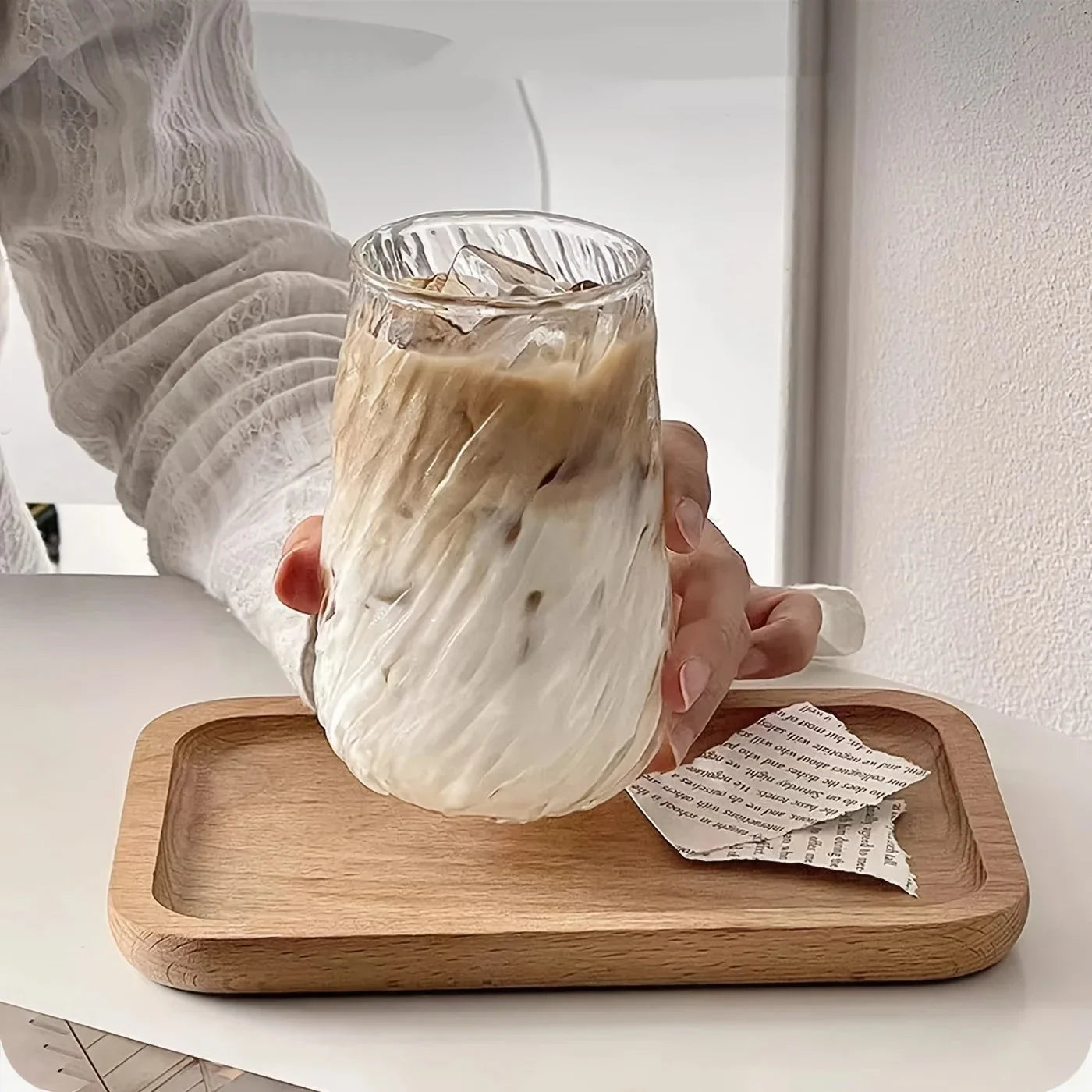 Eleganter Streifen-Glasbecher 400ML – Stilvolle Kaffeekultur