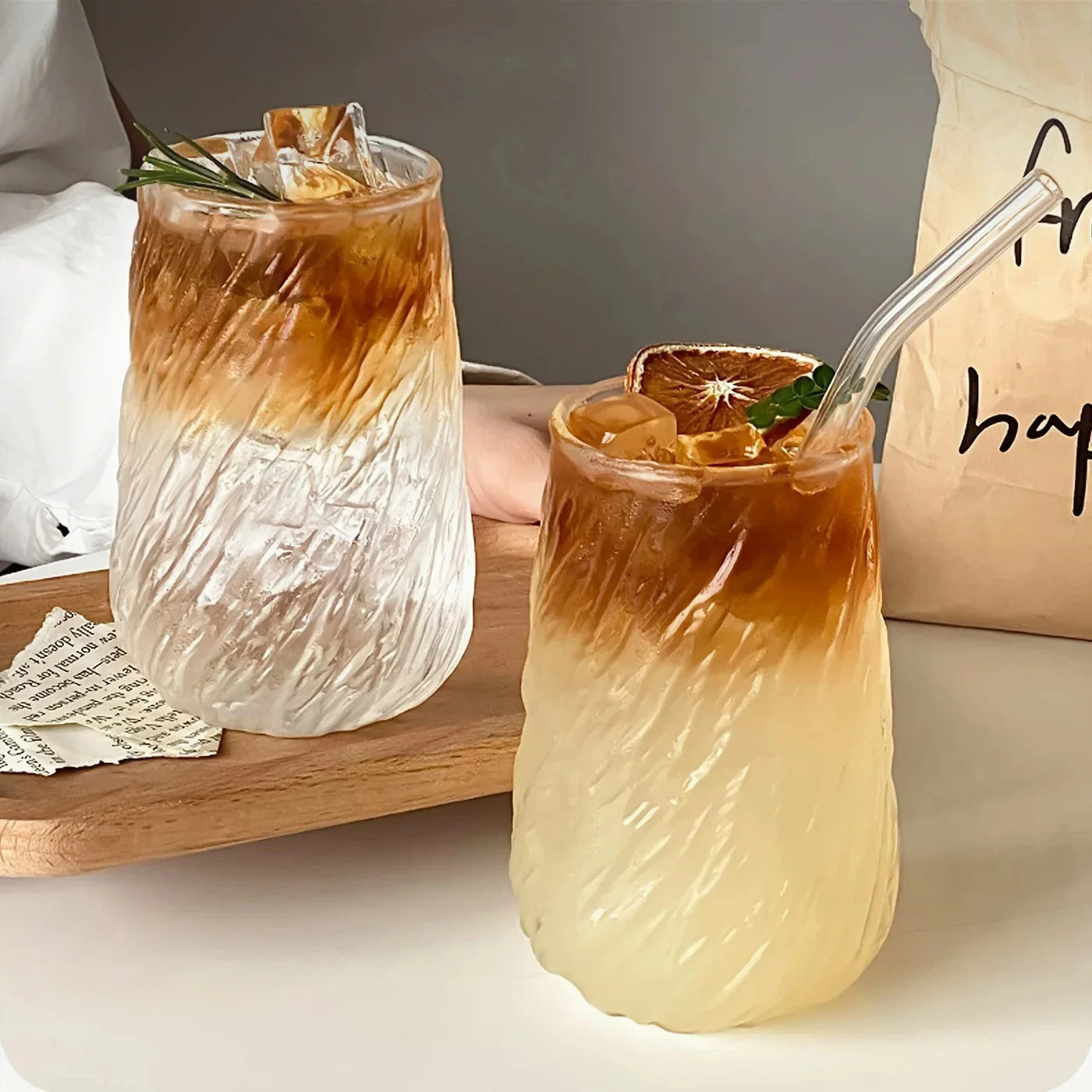 Eleganter Streifen-Glasbecher 400ML – Stilvolle Kaffeekultur