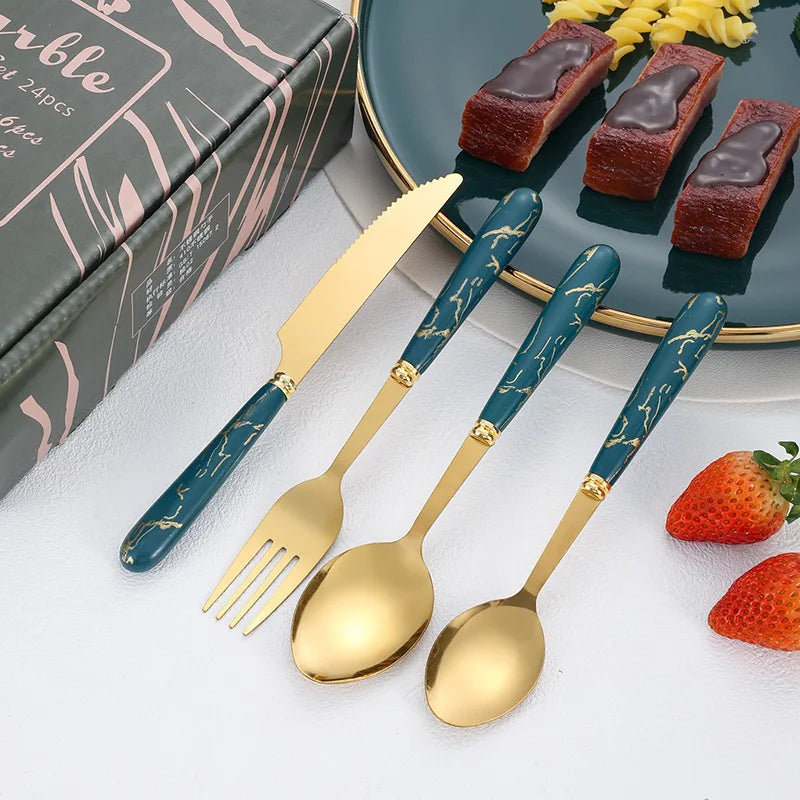 „Exquisites 24-teiliges Edelstahl-Besteckset mit Marmorgriff für gehobene Anlässe“