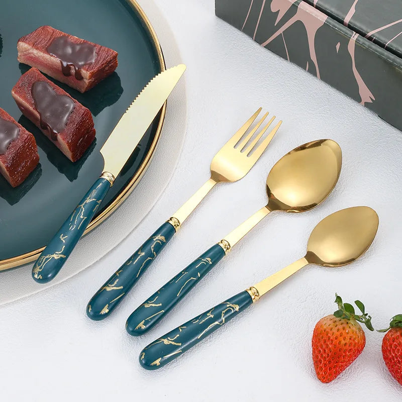 „Exquisites 24-teiliges Edelstahl-Besteckset mit Marmorgriff für gehobene Anlässe“