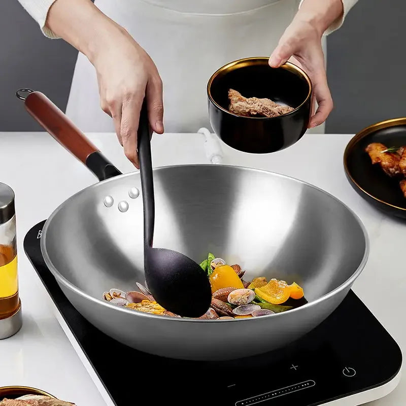 Atheltichub Premium Gusseisen Wok – Leicht, Langlebig & Unbeschichtet! 🍳