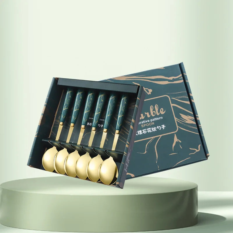 „Exquisites 24-teiliges Edelstahl-Besteckset mit Marmorgriff für gehobene Anlässe“