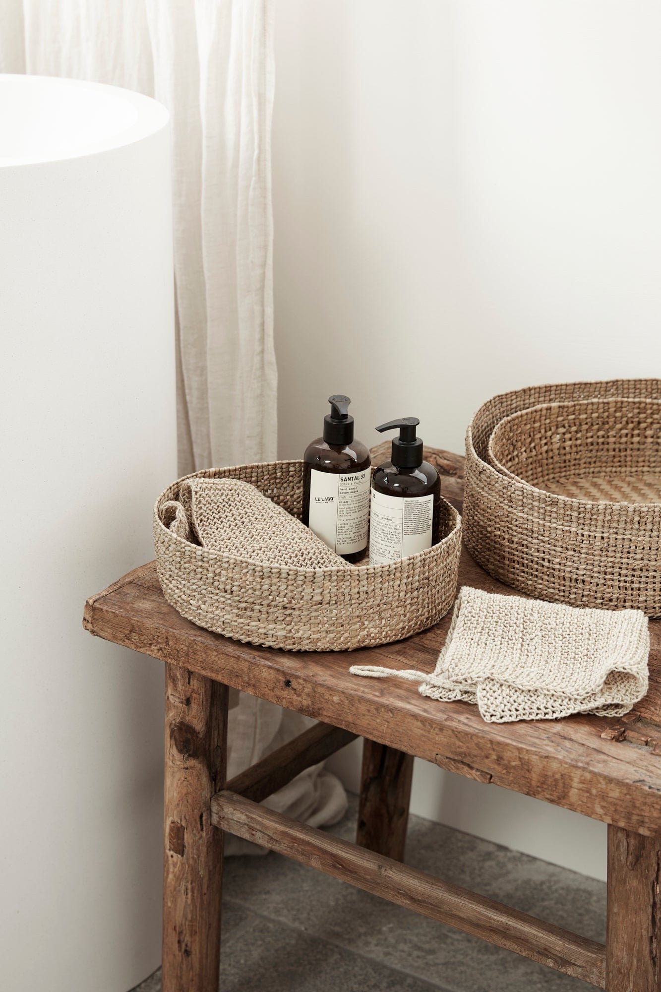 Elegantes Trio runder Gras-Körbe in Niedrigformat