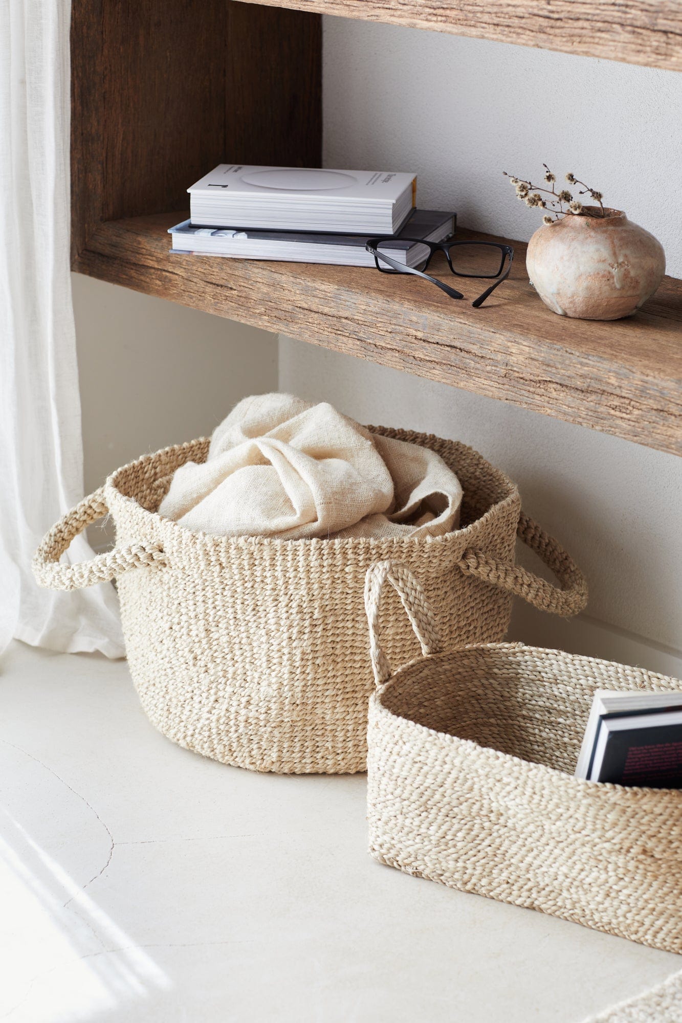 Eleganter Jute-Tablettkorb für stilvolle Akzente