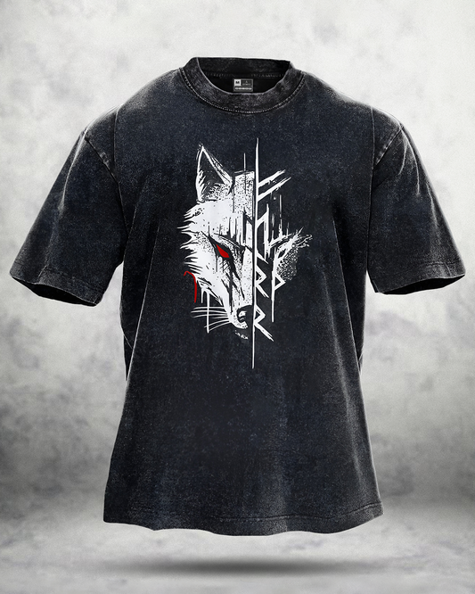 WOLF RED EYE: Vintage-Style T-Shirt