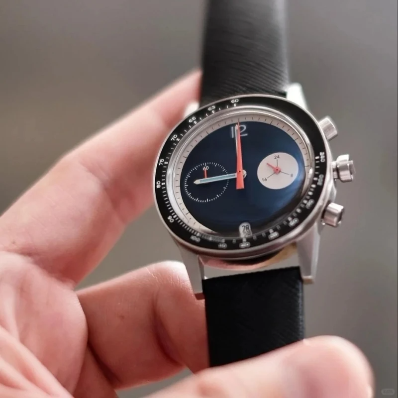 Eleganter Chronograph mit Unterzifferblatt