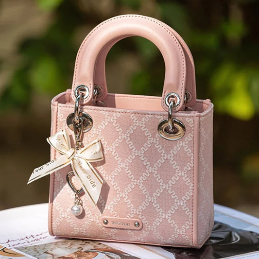 „La Petite Perle: Elegante Handtasche für anspruchsvolle Frauen“