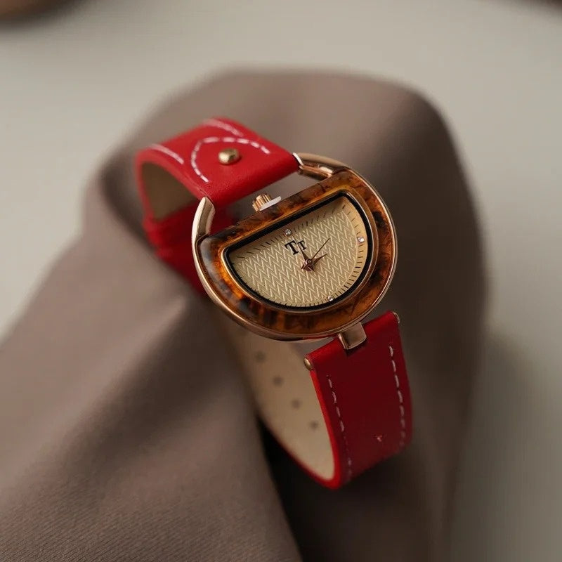 Aria Halbmond-Uhr: Eleganz in Zeitform