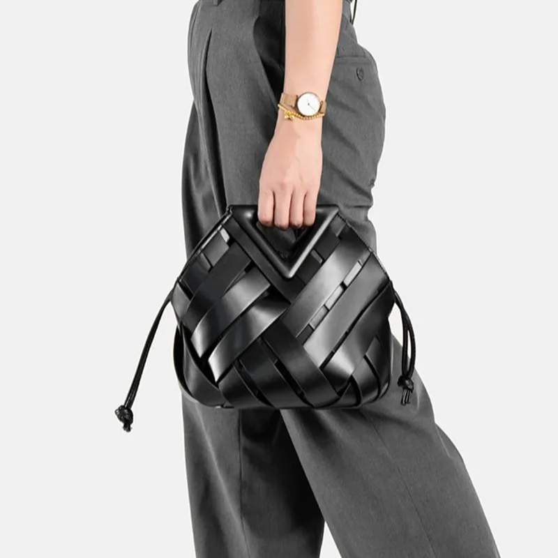 Aeris Woven Bucket Bag – Eleganz trifft Funktionalität