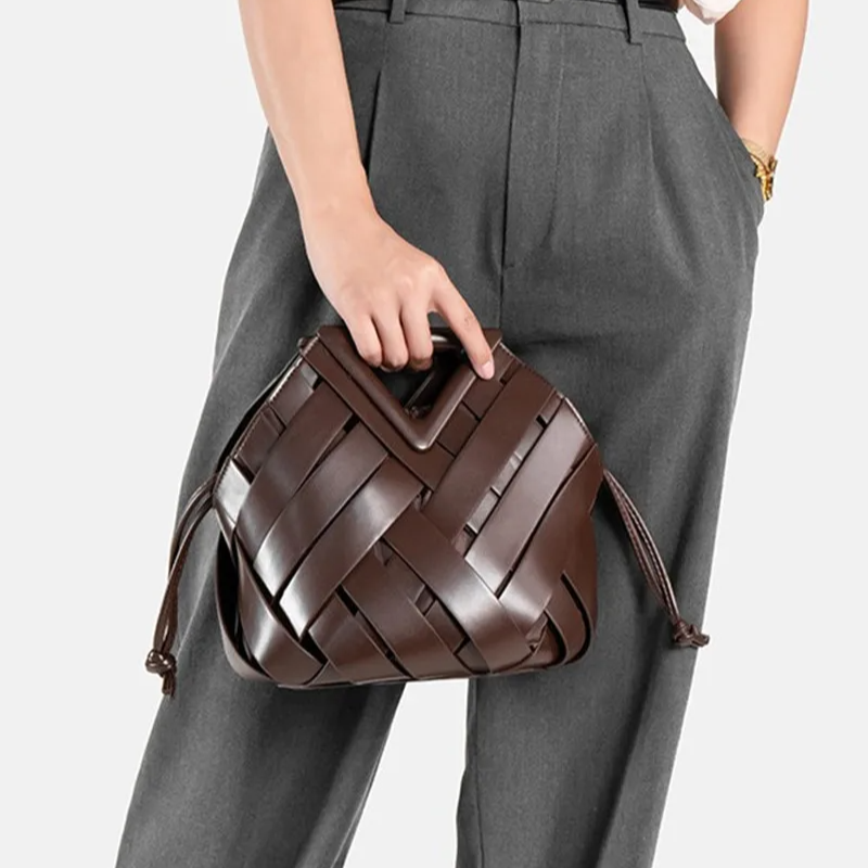 Aeris Woven Bucket Bag – Eleganz trifft Funktionalität