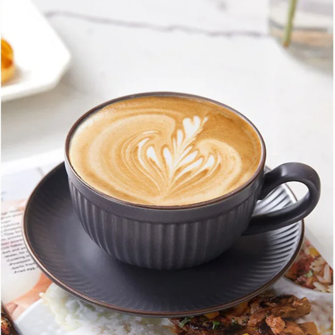 Emberware Rippentassen: Eleganz in Keramik