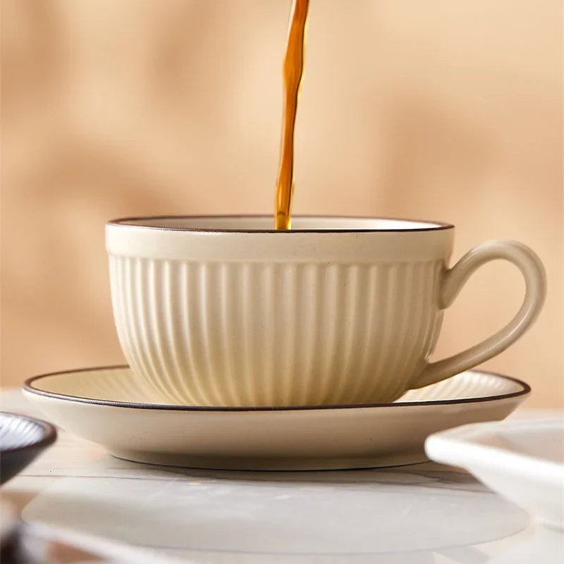 Emberware Rippentassen: Eleganz in Keramik