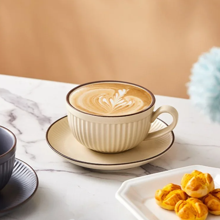 Emberware Rippentassen: Eleganz in Keramik