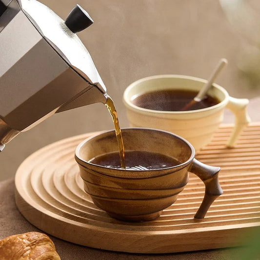 Exquisite Tasse mit Knochengriff – Handgefertigtes Meisterwerk