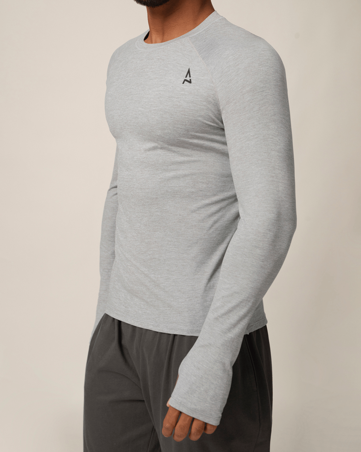 Atheltichub Langarmshirt mit Daumenlöchern – Sportlich & Trendy!