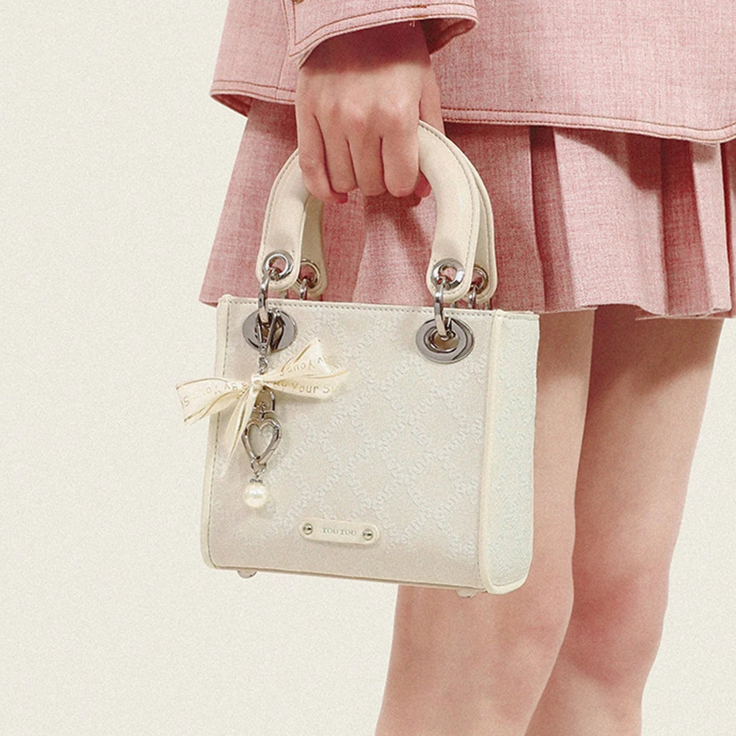 „La Petite Perle: Elegante Handtasche für anspruchsvolle Frauen“