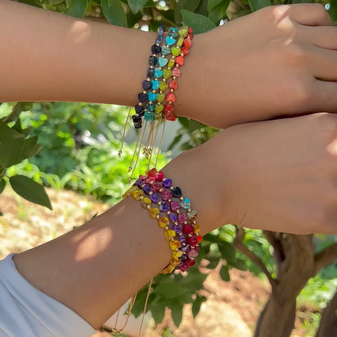 Herzlinien-Armband aus edlen Steinen