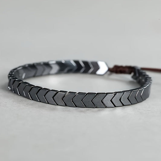 Arrowline Hämatitarmband – Eleganz trifft auf Kraft